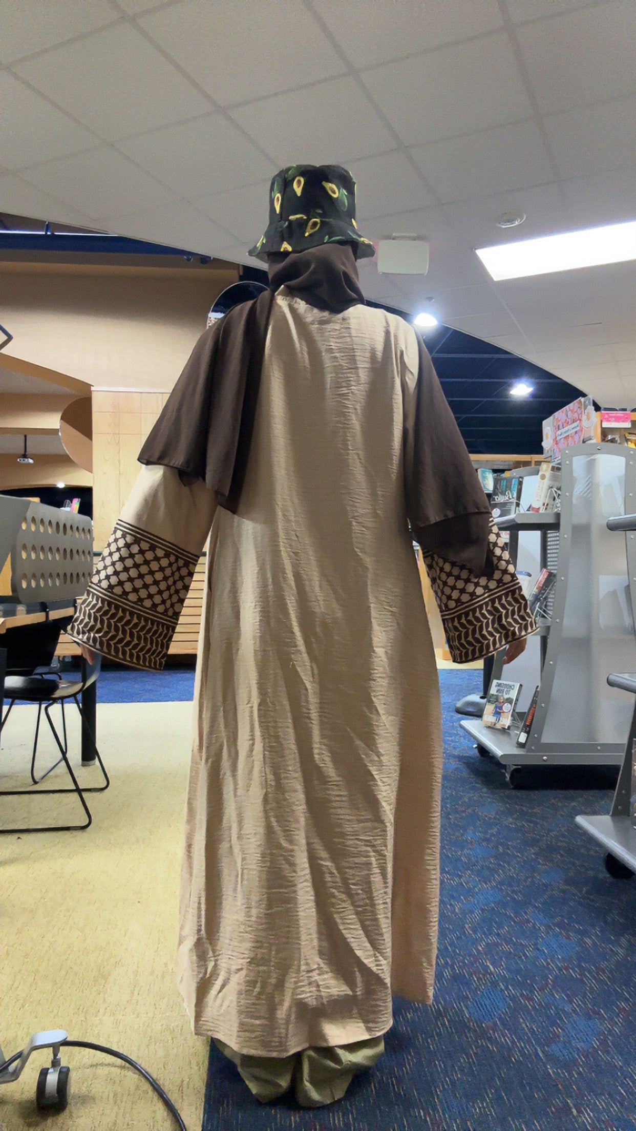 Brown Kufeyya Abaya with Belt