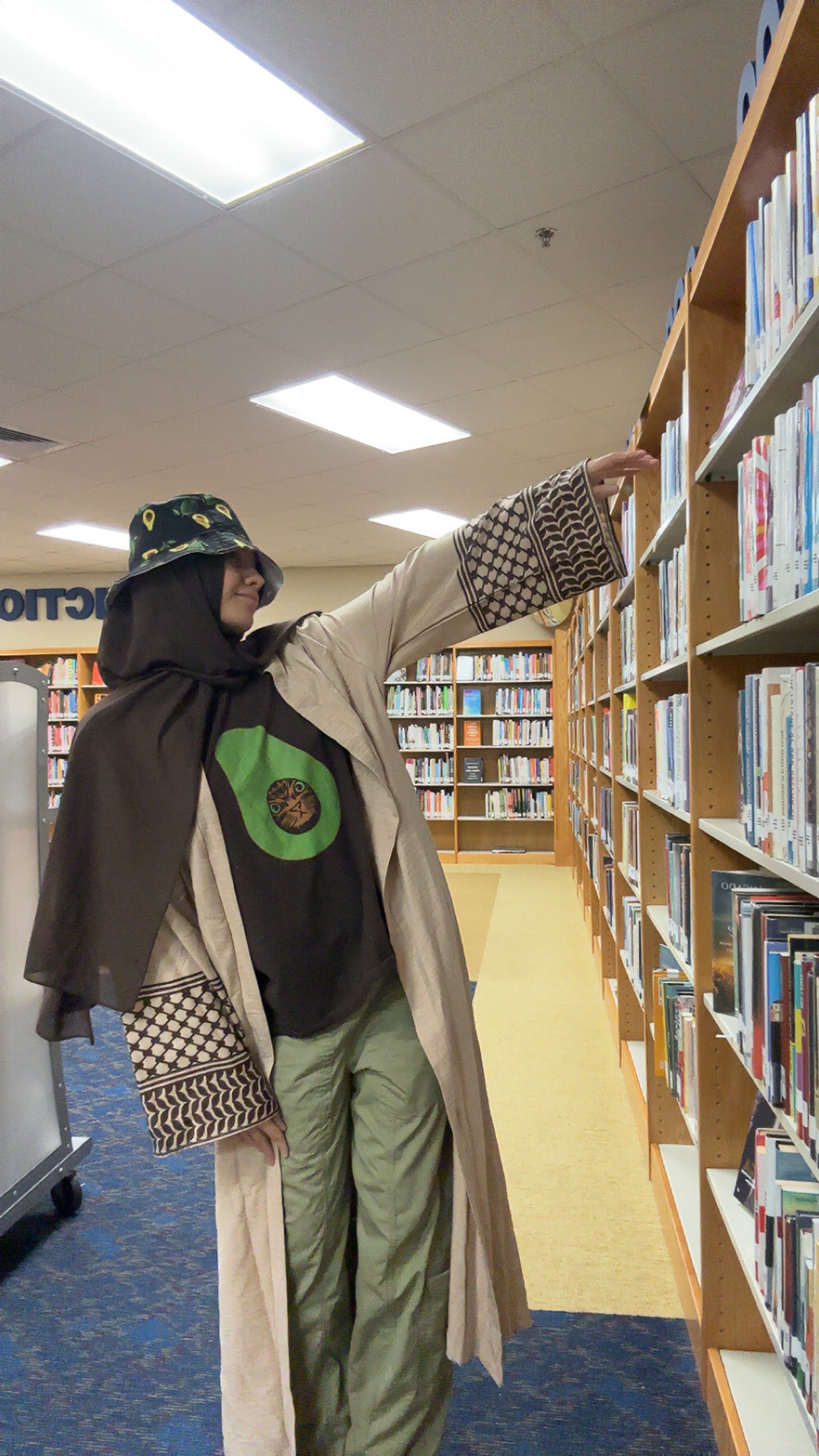 Brown Kufeyya Abaya with Belt